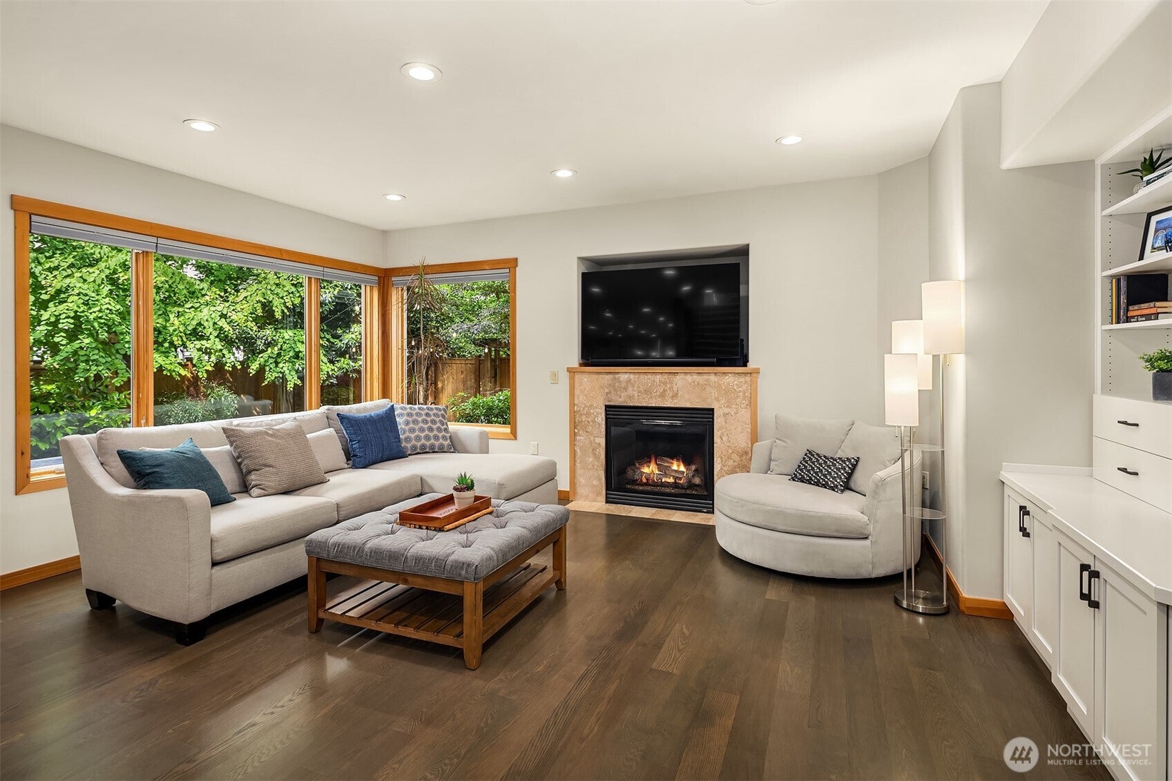 Kirkland, Washington, 98033, United States, 4 Bedrooms Bedrooms, ,3 BathroomsBathrooms,Residential,Active,1943757
