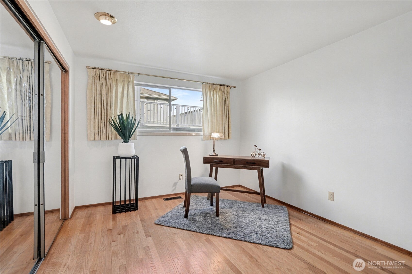 Seattle, Washington, 98105, United States, 6 Bedrooms Bedrooms, ,3 BathroomsBathrooms,Residential,Active,1995274