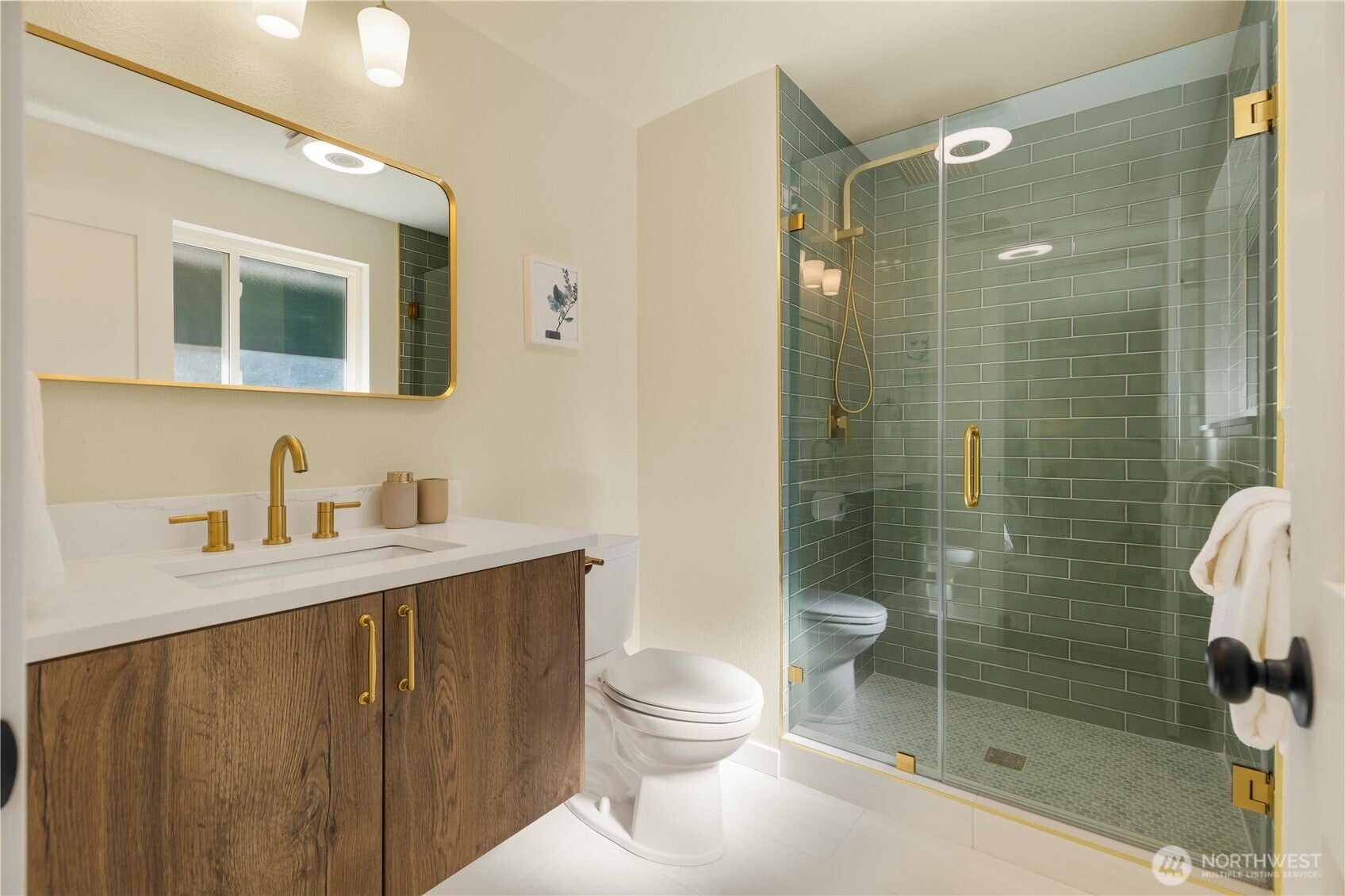 Woodinville, Washington, 98072, United States, 4 Bedrooms Bedrooms, ,3 BathroomsBathrooms,Residential,Active,1952507