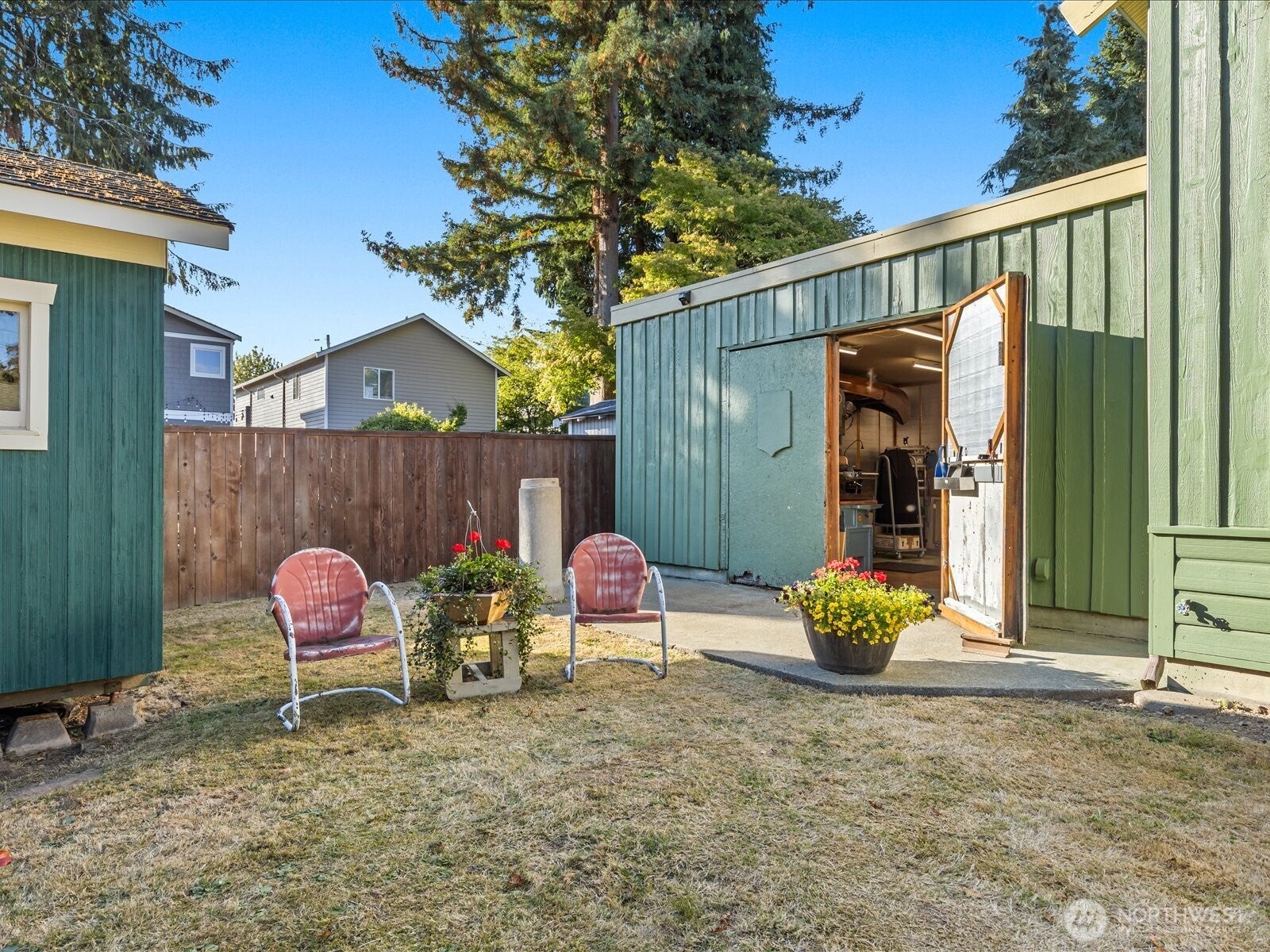 Seattle, Washington, 98103, United States, 3 Bedrooms Bedrooms, ,1 BathroomBathrooms,Residential,Active,1953017