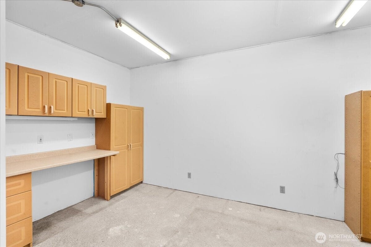 Kirkland, Washington, 98033, United States, 3 Bedrooms Bedrooms, ,2 BathroomsBathrooms,Residential,Active,1968423