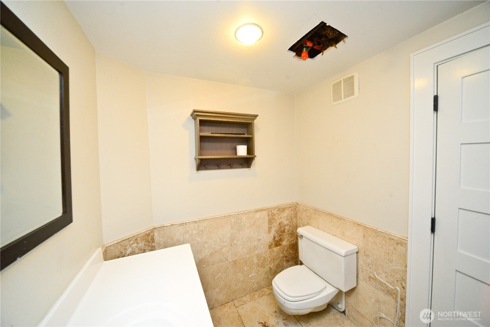 Kirkland, Washington, 98033, United States, 3 Bedrooms Bedrooms, ,3 BathroomsBathrooms,Residential,Active,1945839