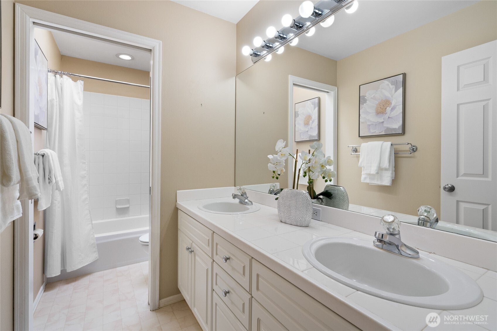 Issaquah, Washington, 98027, United States, 4 Bedrooms Bedrooms, ,2 BathroomsBathrooms,Residential,Active,1914844