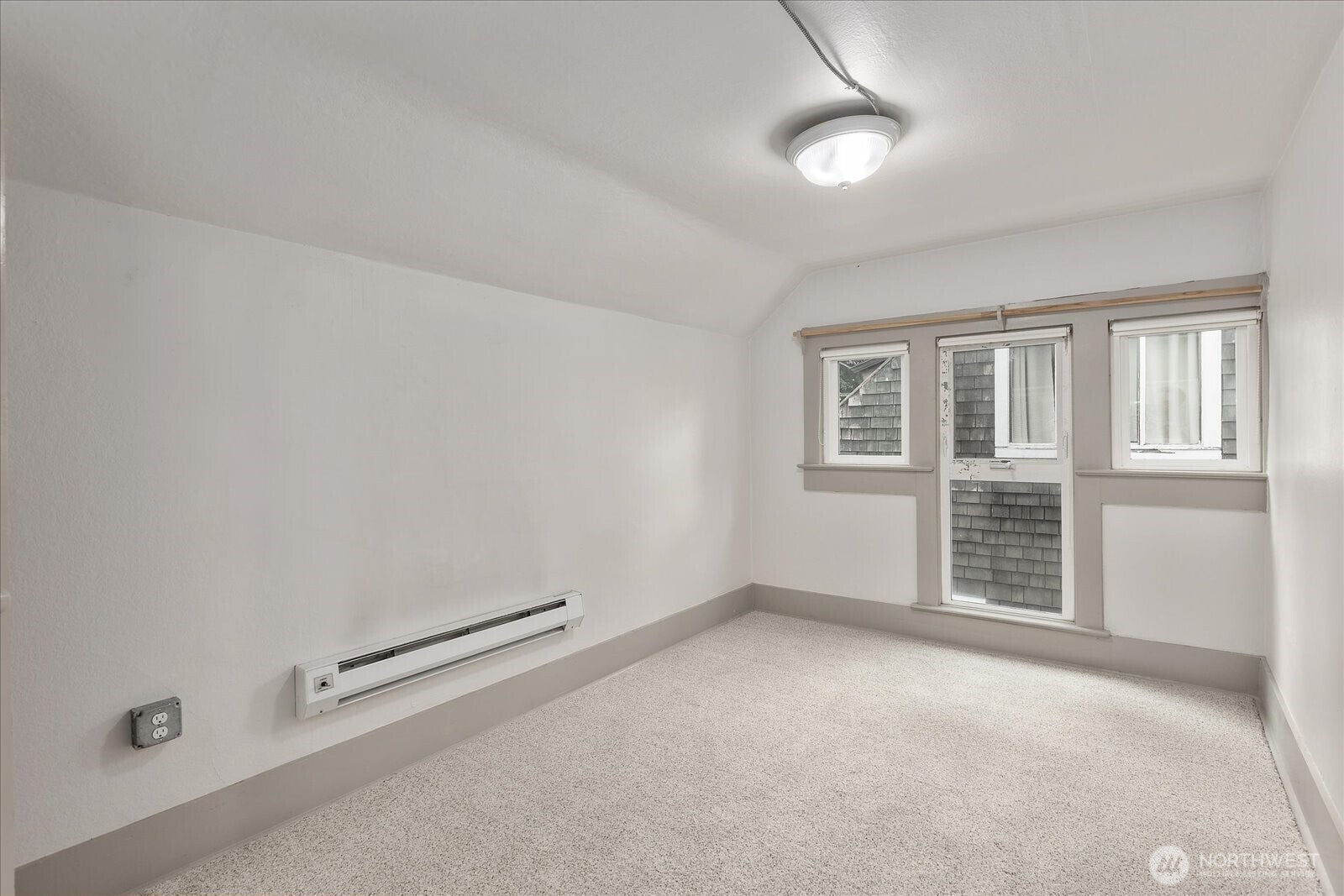 Seattle, Washington, 98102, United States, 4 Bedrooms Bedrooms, ,2 BathroomsBathrooms,Residential,Active,1905356