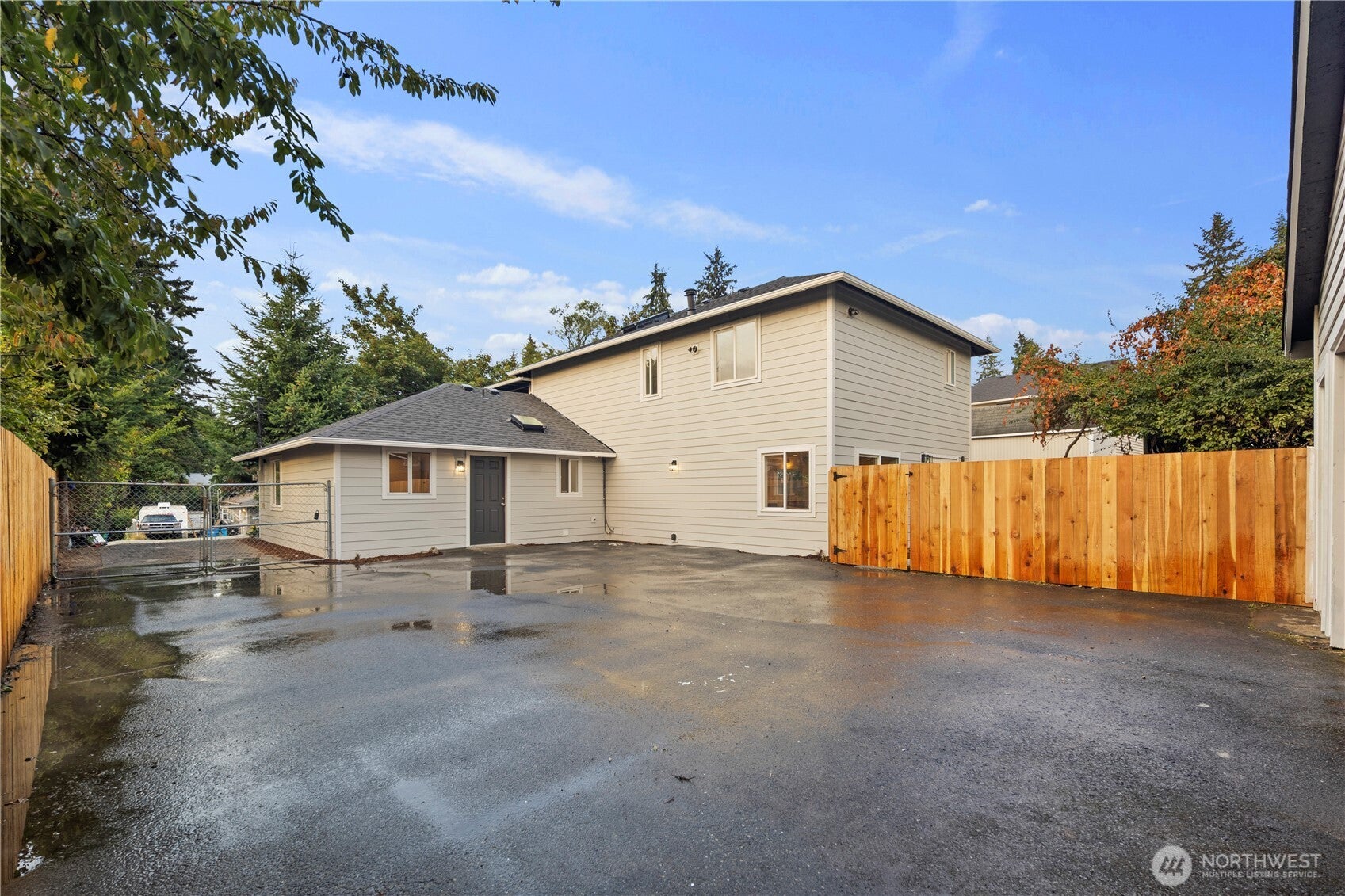 Shoreline, Washington, 98133, United States, 4 Bedrooms Bedrooms, ,3 BathroomsBathrooms,Residential,Active,1944038