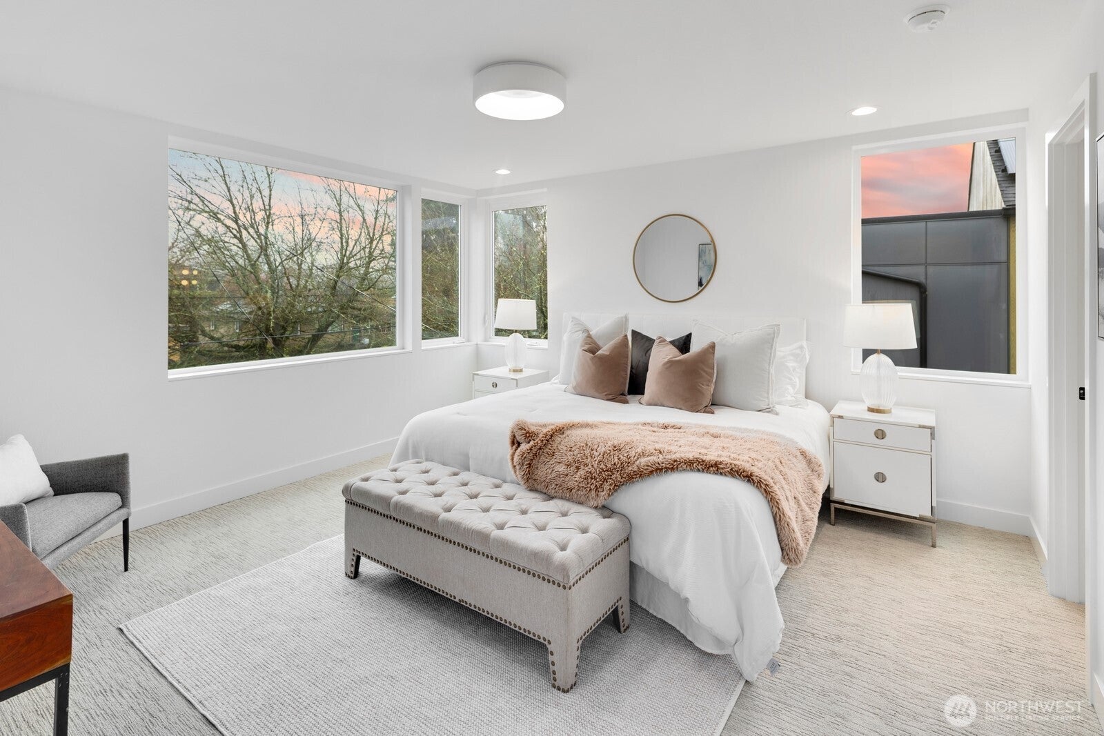 Seattle, Washington, 98122, United States, 4 Bedrooms Bedrooms, ,4 BathroomsBathrooms,Residential,Active,1992279