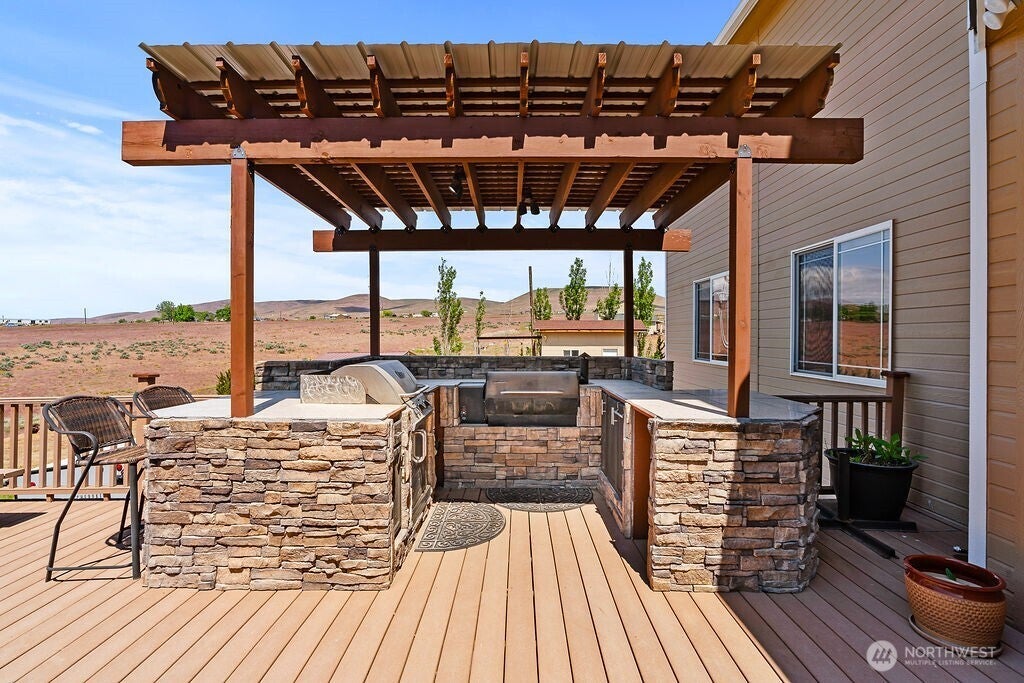 Yakima, Washington, 98901, United States, 4 Bedrooms Bedrooms, ,3 BathroomsBathrooms,Residential,Active,1820832