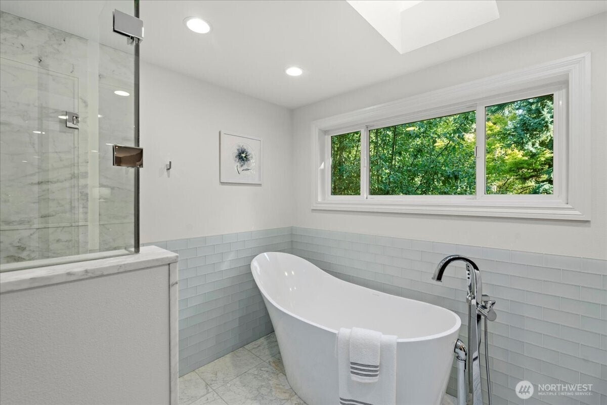 Redmond, Washington, 98052, United States, 4 Bedrooms Bedrooms, ,3 BathroomsBathrooms,Residential,Active,1953683