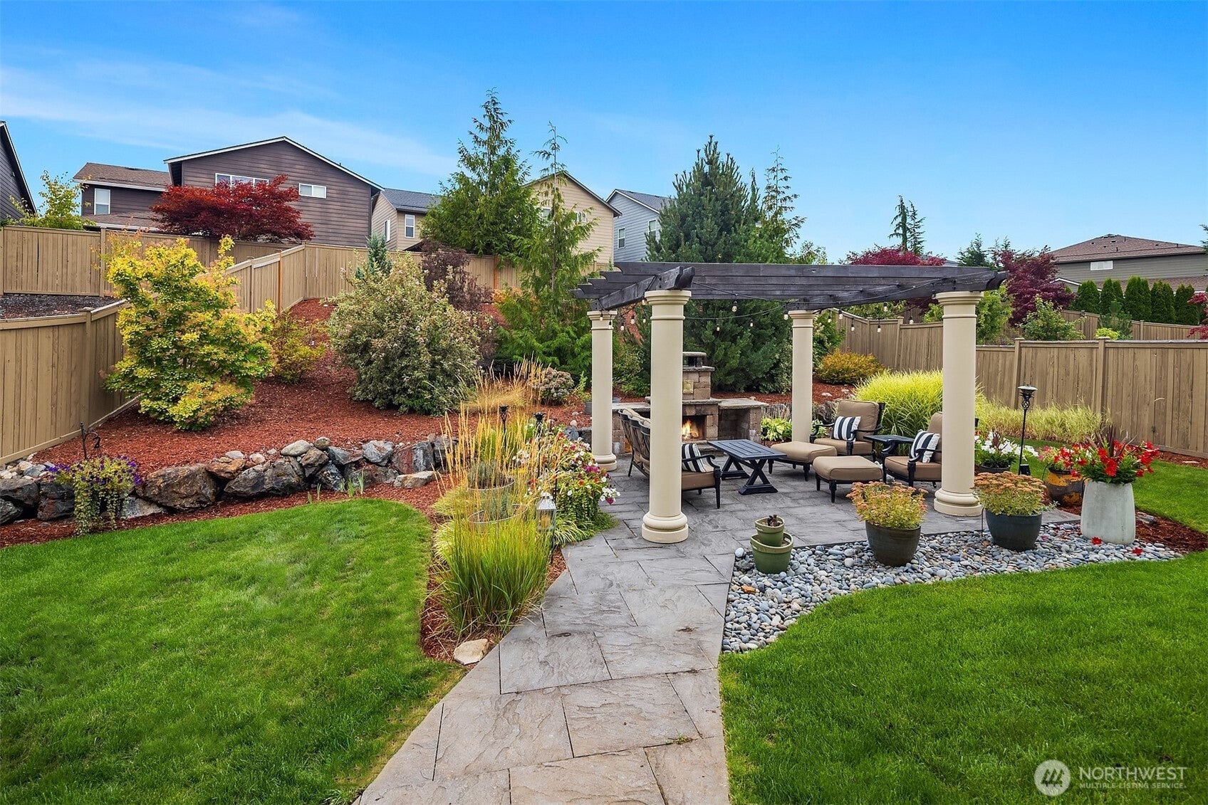 Snoqualmie, Washington, 98065, United States, 5 Bedrooms Bedrooms, ,3 BathroomsBathrooms,Residential,Active,1929447