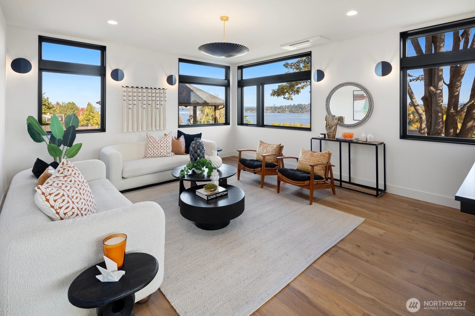 Seattle, Washington, 98118, United States, 6 Bedrooms Bedrooms, ,4 BathroomsBathrooms,Residential,Active,1965834