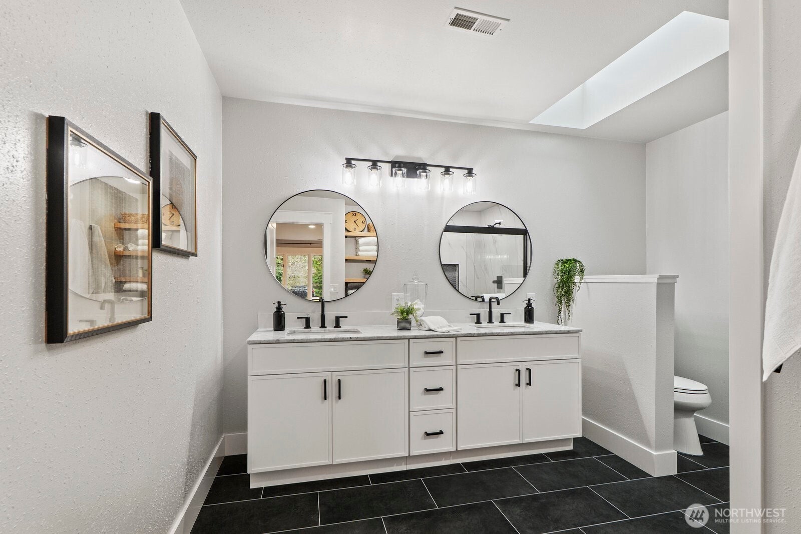 Woodinville, Washington, 98077, United States, 4 Bedrooms Bedrooms, ,4 BathroomsBathrooms,Residential,Active,2001351