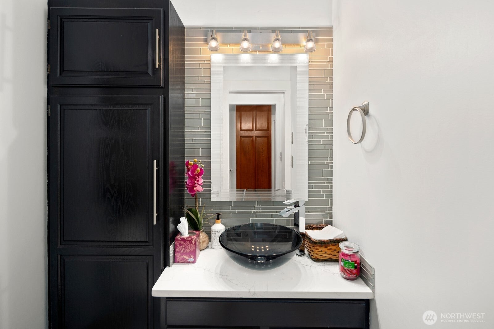 Seattle, Washington, 98122, United States, 3 Bedrooms Bedrooms, ,3 BathroomsBathrooms,Residential,Active,1988423