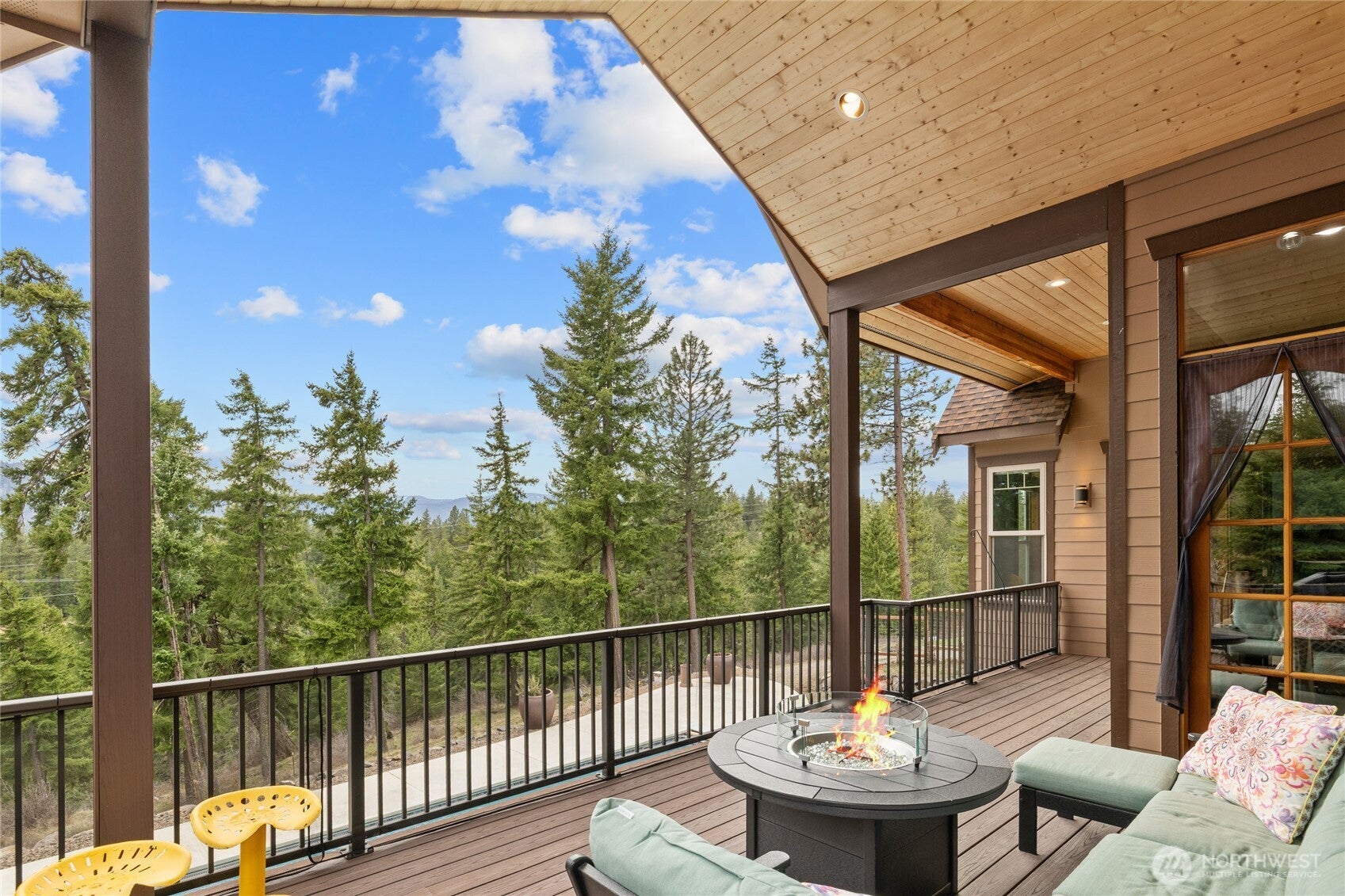 Cle Elum, Washington, 98922, United States, 3 Bedrooms Bedrooms, ,3 BathroomsBathrooms,Residential,Active,2031010