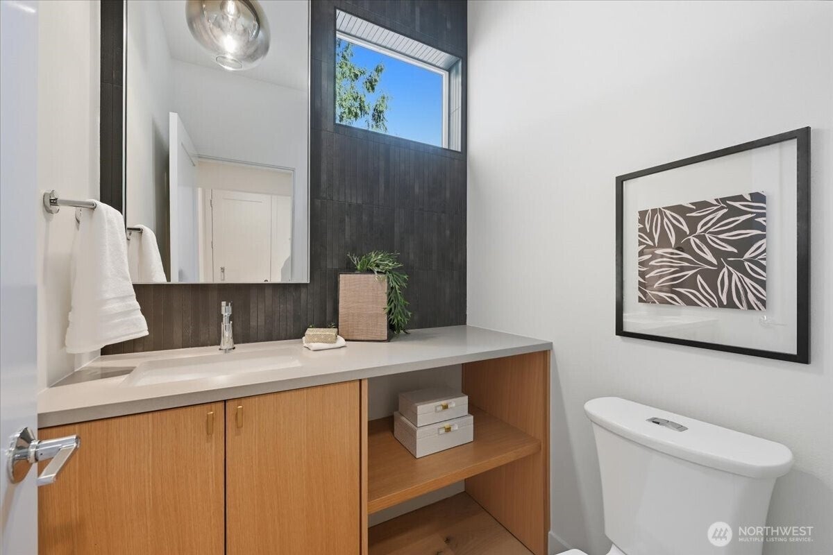 Seattle, Washington, 98125, United States, 4 Bedrooms Bedrooms, ,4 BathroomsBathrooms,Residential,Active,1943807