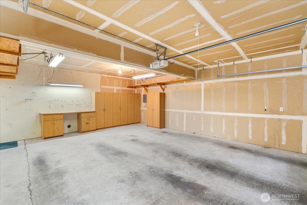 Kirkland, Washington, 98033, United States, 3 Bedrooms Bedrooms, ,2 BathroomsBathrooms,Residential,Active,1968423