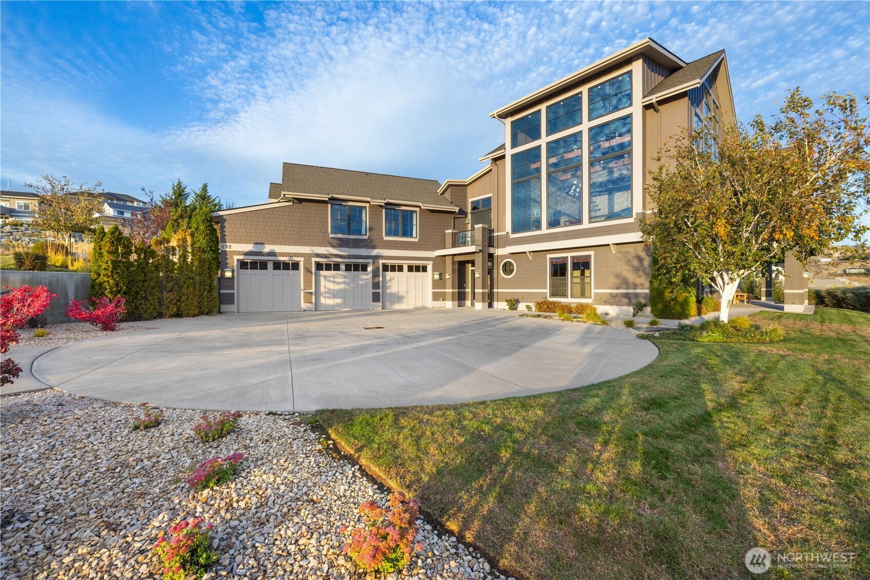 Chelan, Washington, 98816, United States, 4 Bedrooms Bedrooms, ,4 BathroomsBathrooms,Residential,Active,1869141