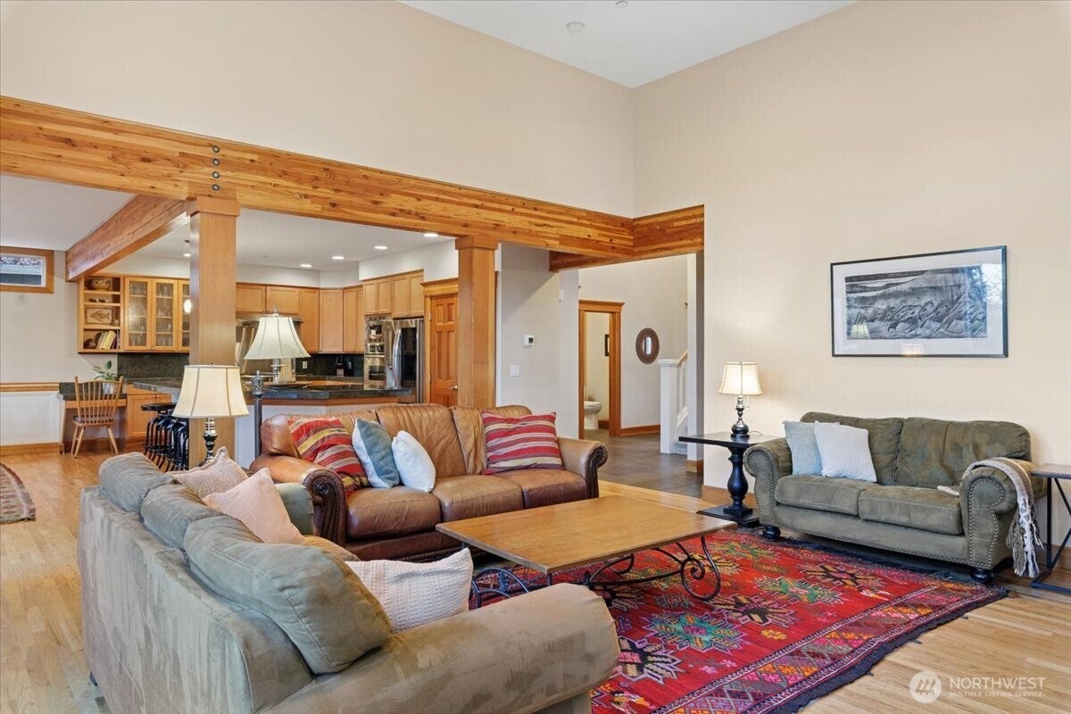 Lake Forest Park, Washington, 98155, United States, 6 Bedrooms Bedrooms, ,4 BathroomsBathrooms,Residential,Active,1996284