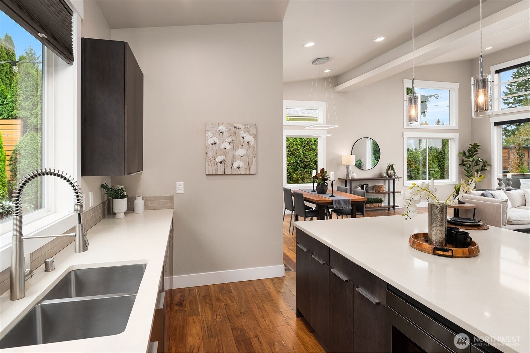 Kirkland, Washington, 98033, United States, 4 Bedrooms Bedrooms, ,5 BathroomsBathrooms,Residential,Active,1973549