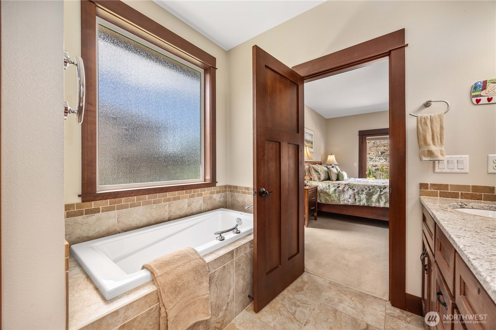 Orondo, Washington, 98843, United States, 3 Bedrooms Bedrooms, ,4 BathroomsBathrooms,Residential,Active,1823970