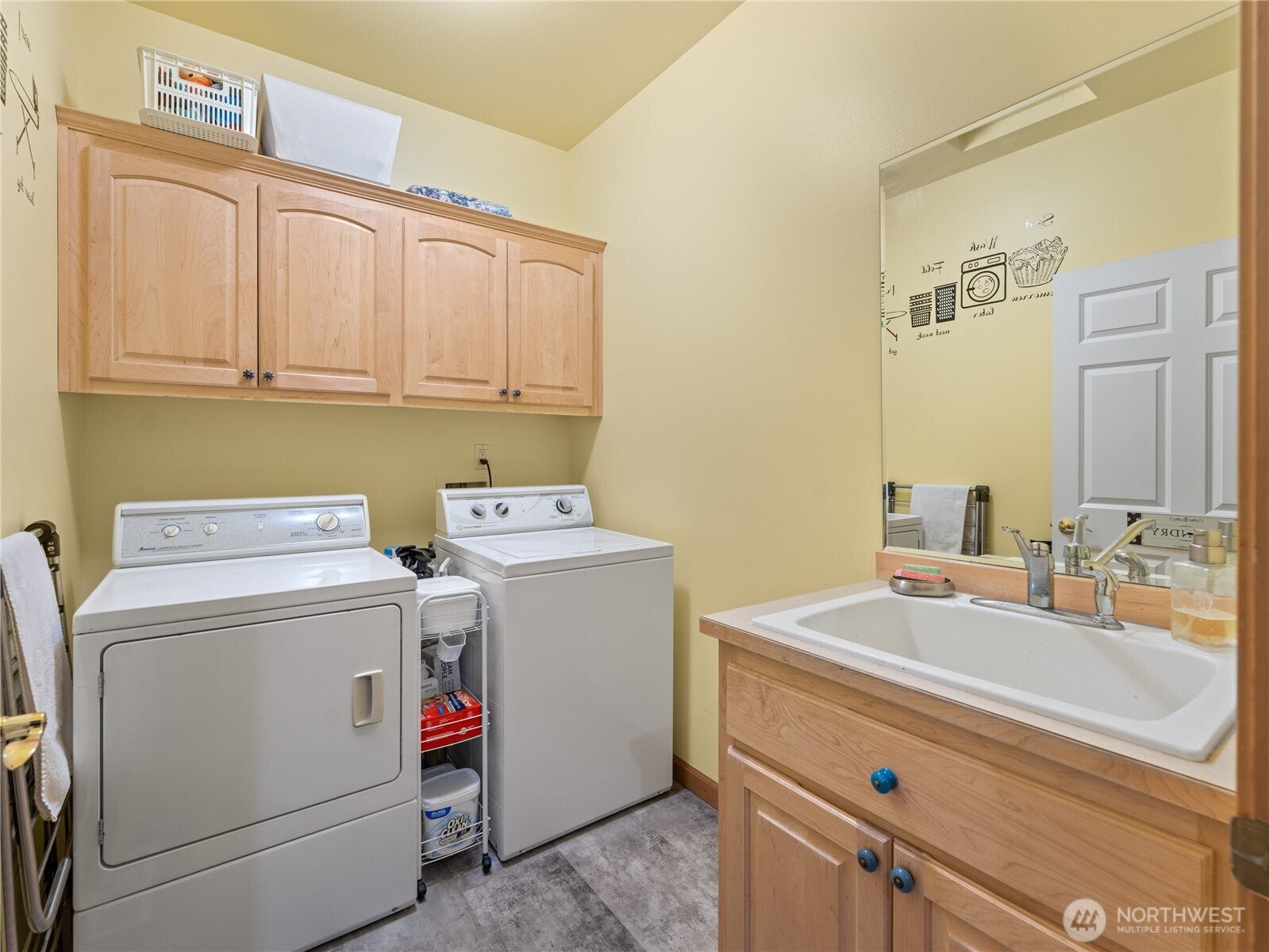 Camano Island, Washington, 98282, United States, 3 Bedrooms Bedrooms, ,4 BathroomsBathrooms,Residential,Active,2008699