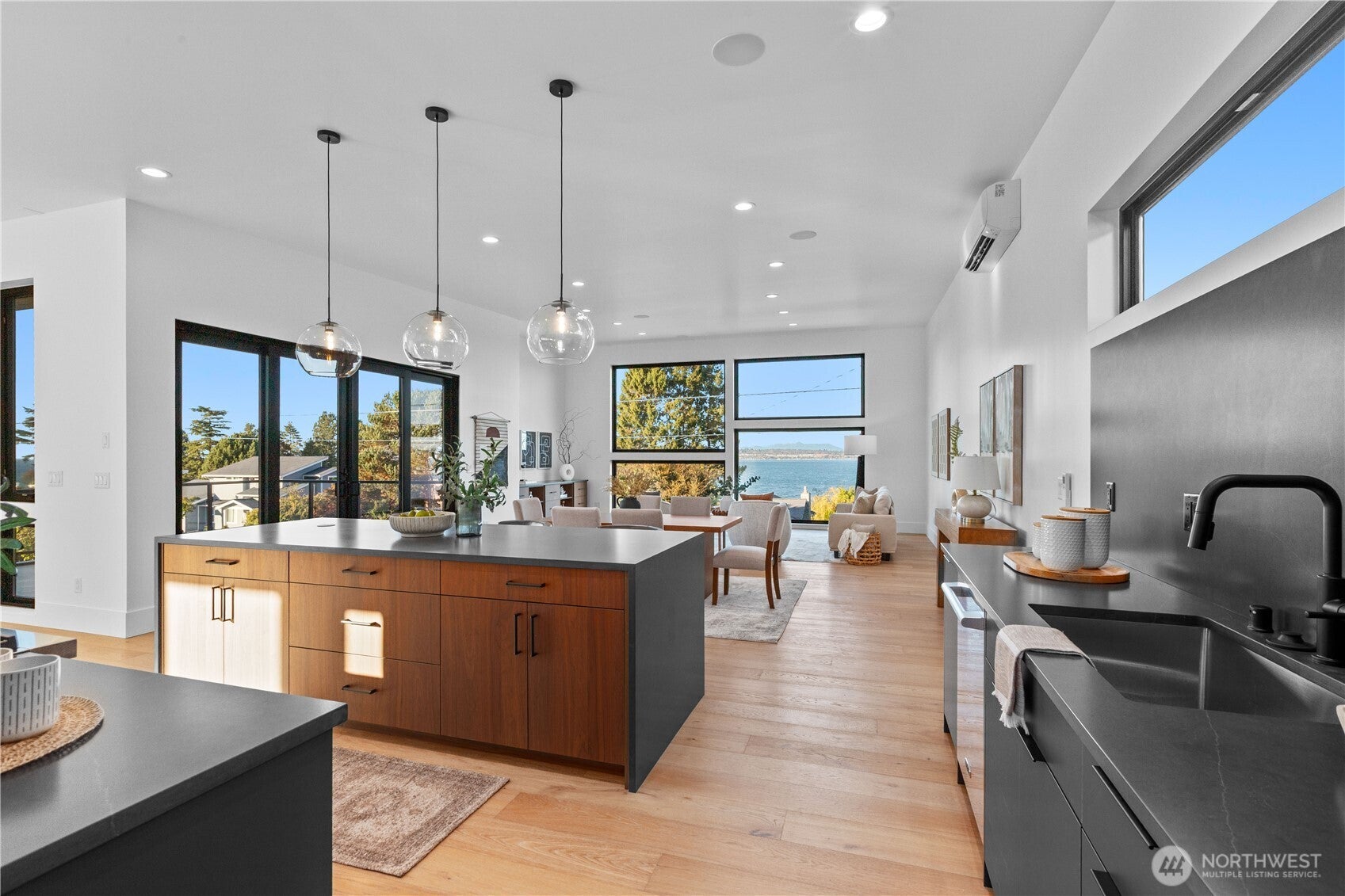 Blaine, Washington, 98230, United States, 3 Bedrooms Bedrooms, ,5 BathroomsBathrooms,Residential,Active,1986880