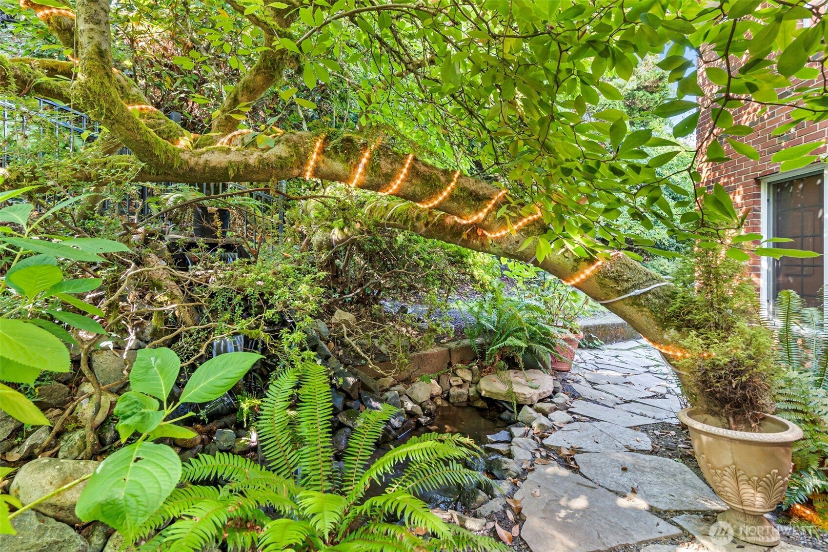 Tacoma, Washington, 98406, United States, 4 Bedrooms Bedrooms, ,4 BathroomsBathrooms,Residential,Active,1952076