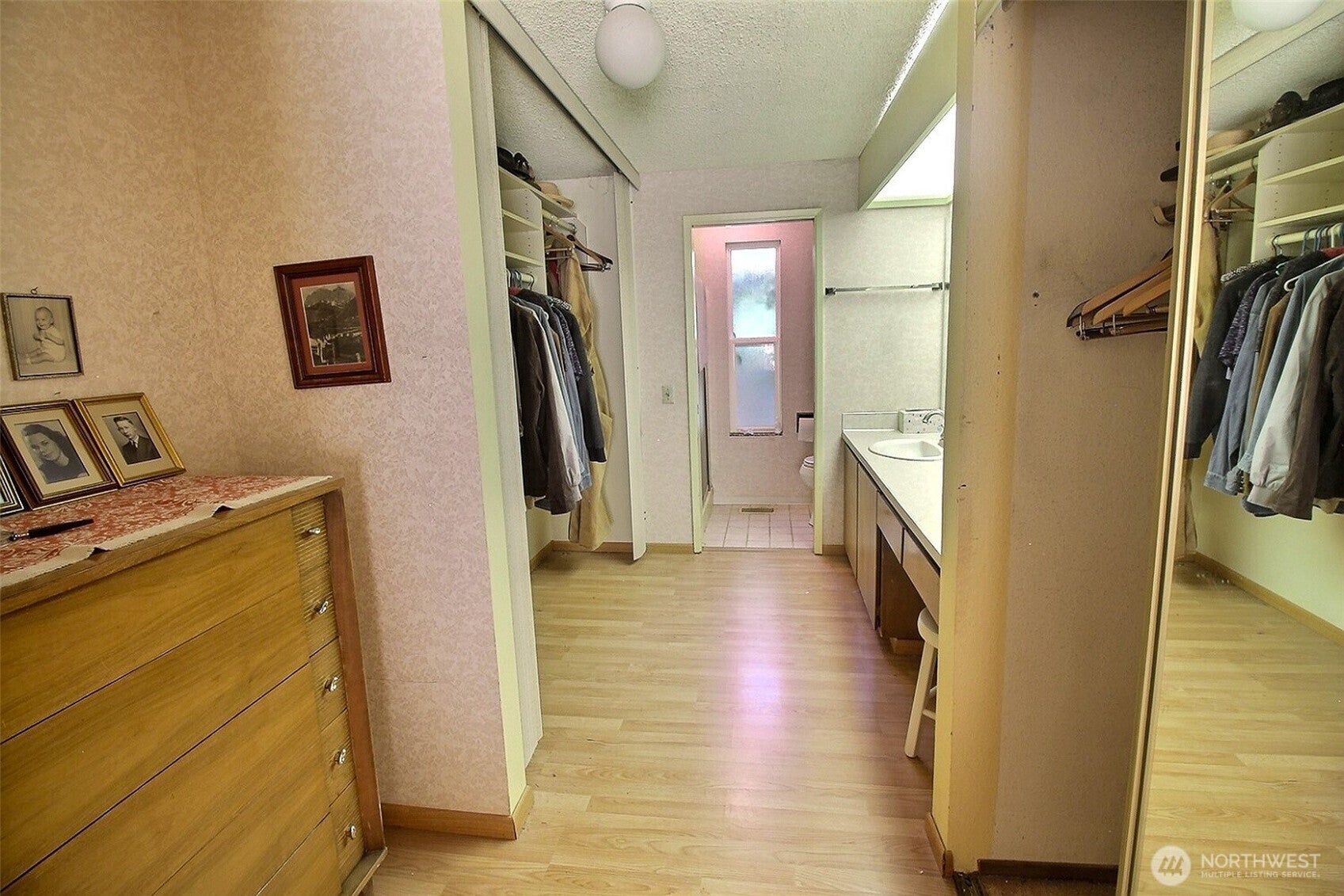 Sammamish, Washington, 98075, United States, 2 Bedrooms Bedrooms, ,2 BathroomsBathrooms,Residential,Active,1941345