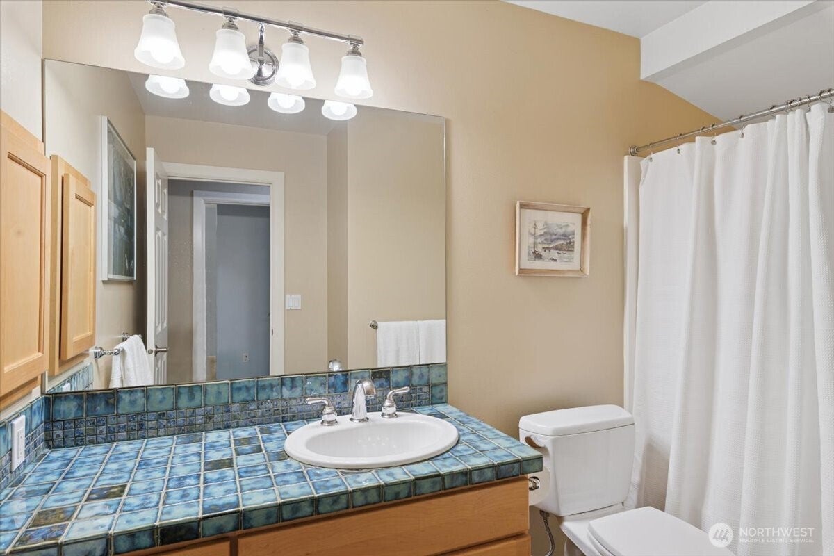 Lake Forest Park, Washington, 98155, United States, 6 Bedrooms Bedrooms, ,4 BathroomsBathrooms,Residential,Active,1996284