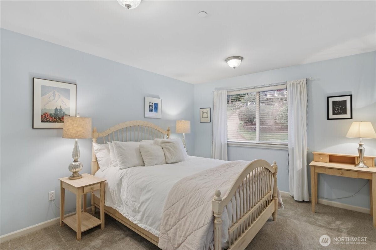 Lake Forest Park, Washington, 98155, United States, 6 Bedrooms Bedrooms, ,4 BathroomsBathrooms,Residential,Active,1996284