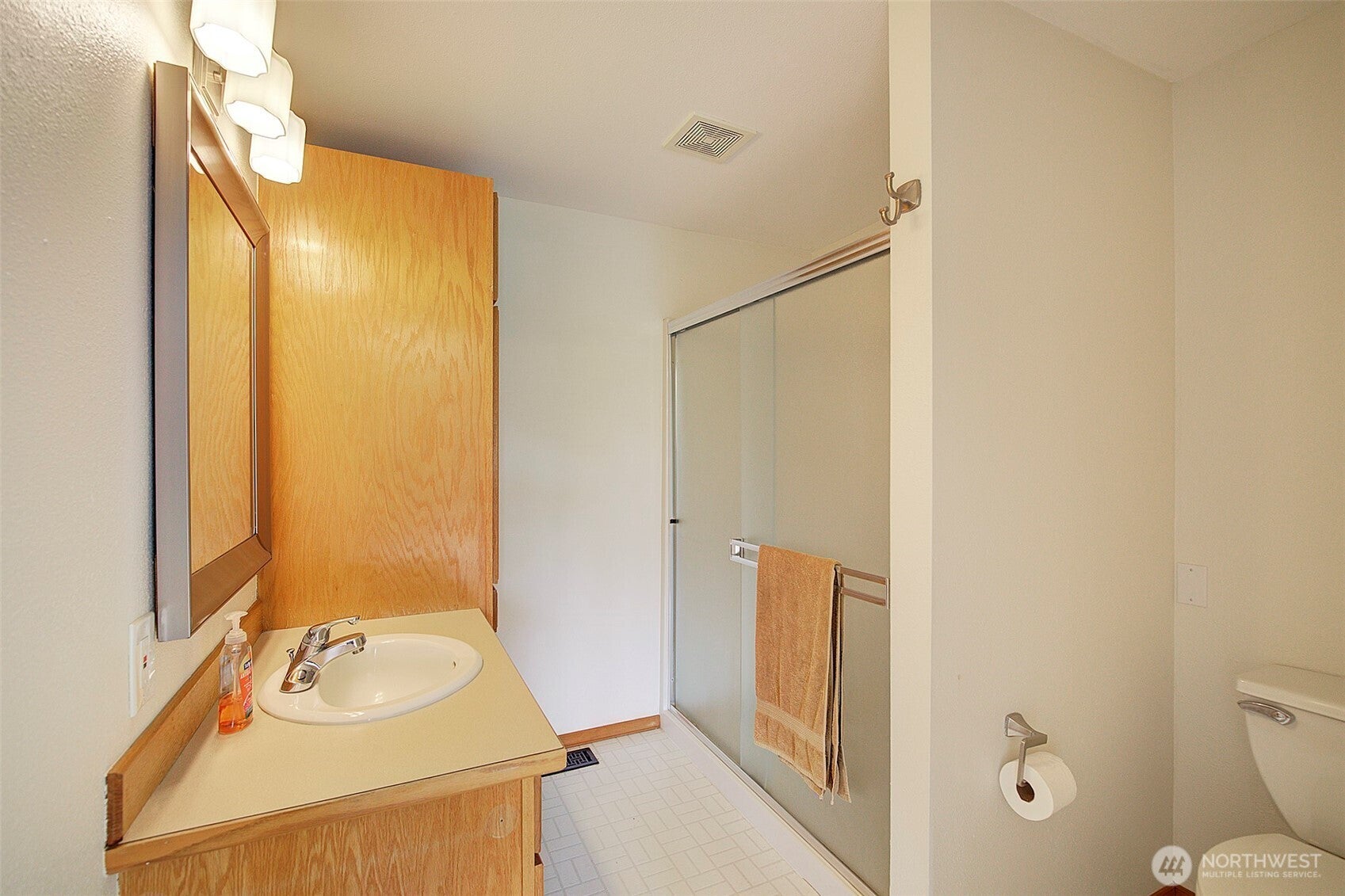 Sammamish, Washington, 98074, United States, 4 Bedrooms Bedrooms, ,4 BathroomsBathrooms,Residential,Active,1909838