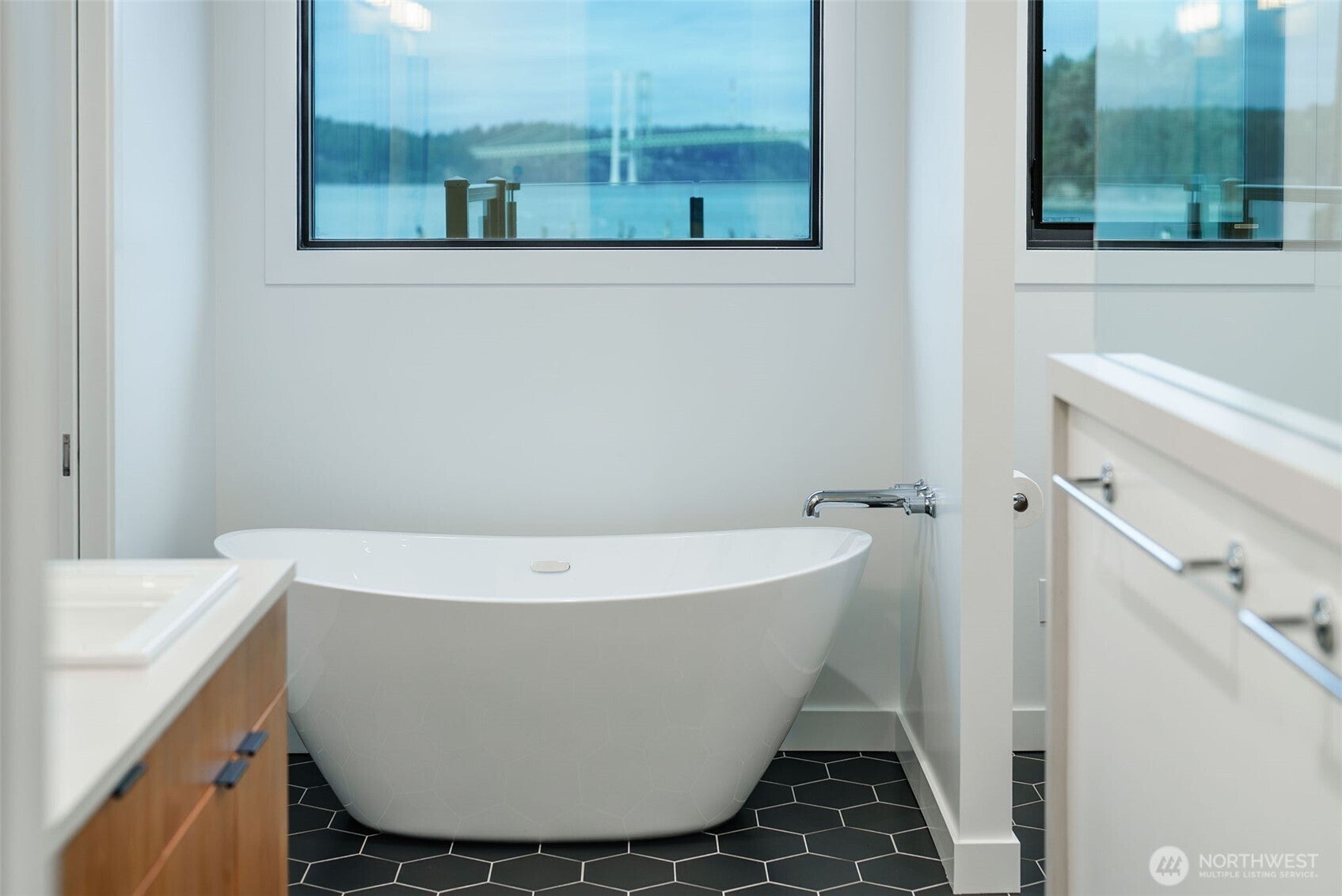 Tacoma, Washington, 98465, United States, 3 Bedrooms Bedrooms, ,4 BathroomsBathrooms,Residential,Active,1844266