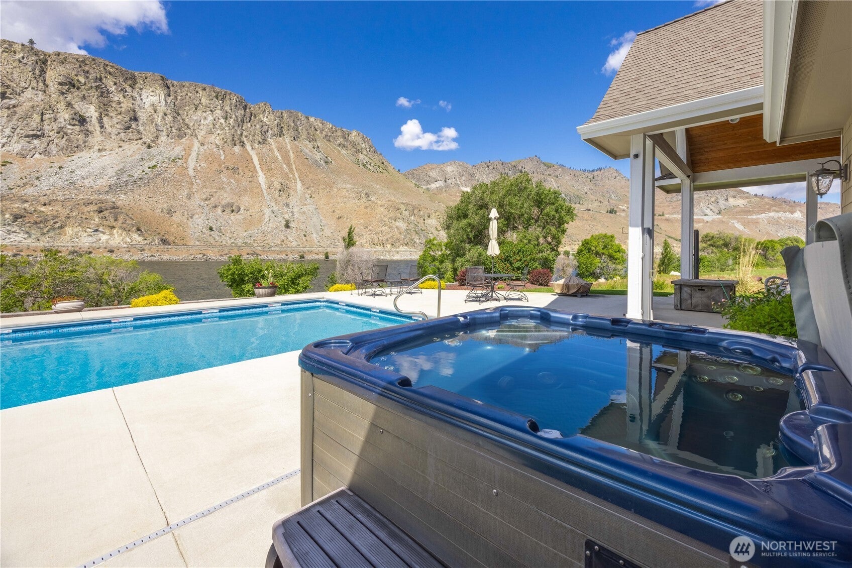 Orondo, Washington, 98843, United States, 3 Bedrooms Bedrooms, ,4 BathroomsBathrooms,Residential,Active,1823970