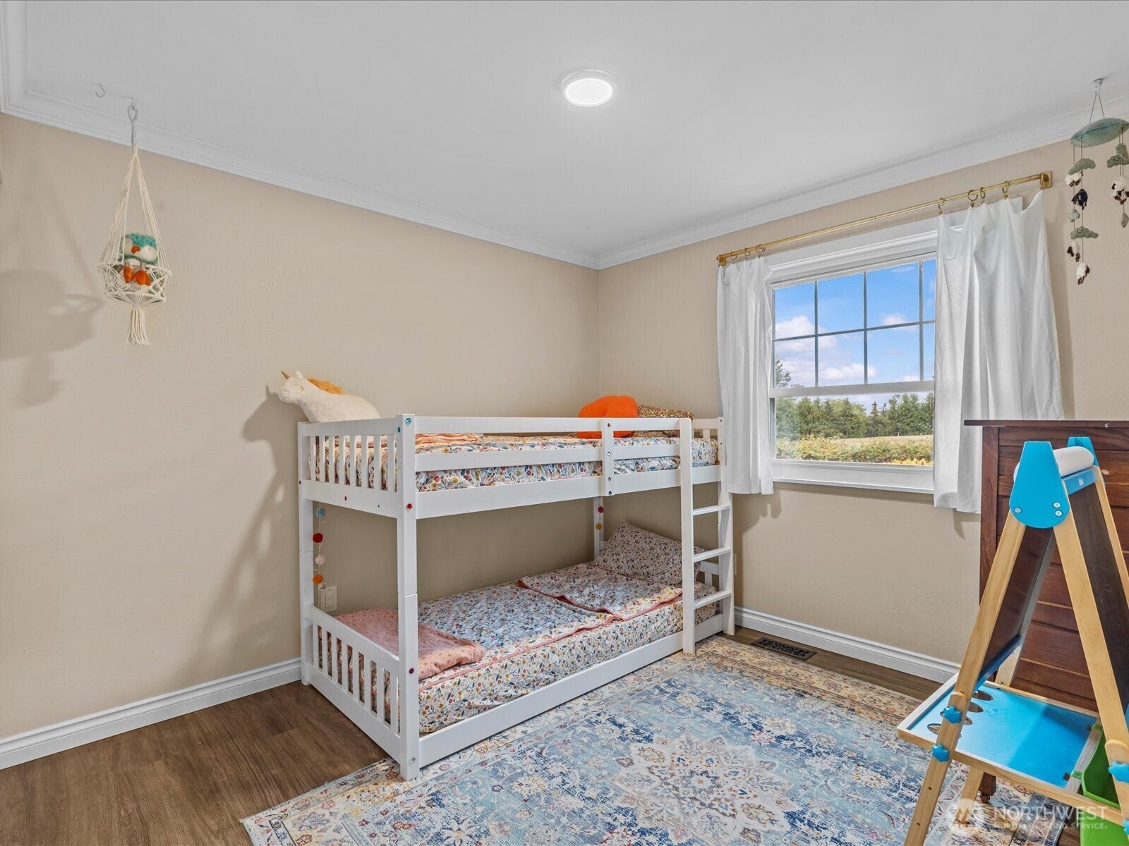Kirkland, Washington, 98033, United States, 3 Bedrooms Bedrooms, ,3 BathroomsBathrooms,Residential,Active,1941339