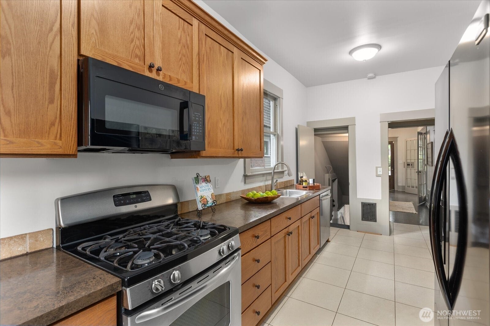 Seattle, Washington, 98102, United States, 4 Bedrooms Bedrooms, ,2 BathroomsBathrooms,Residential,Active,1905356