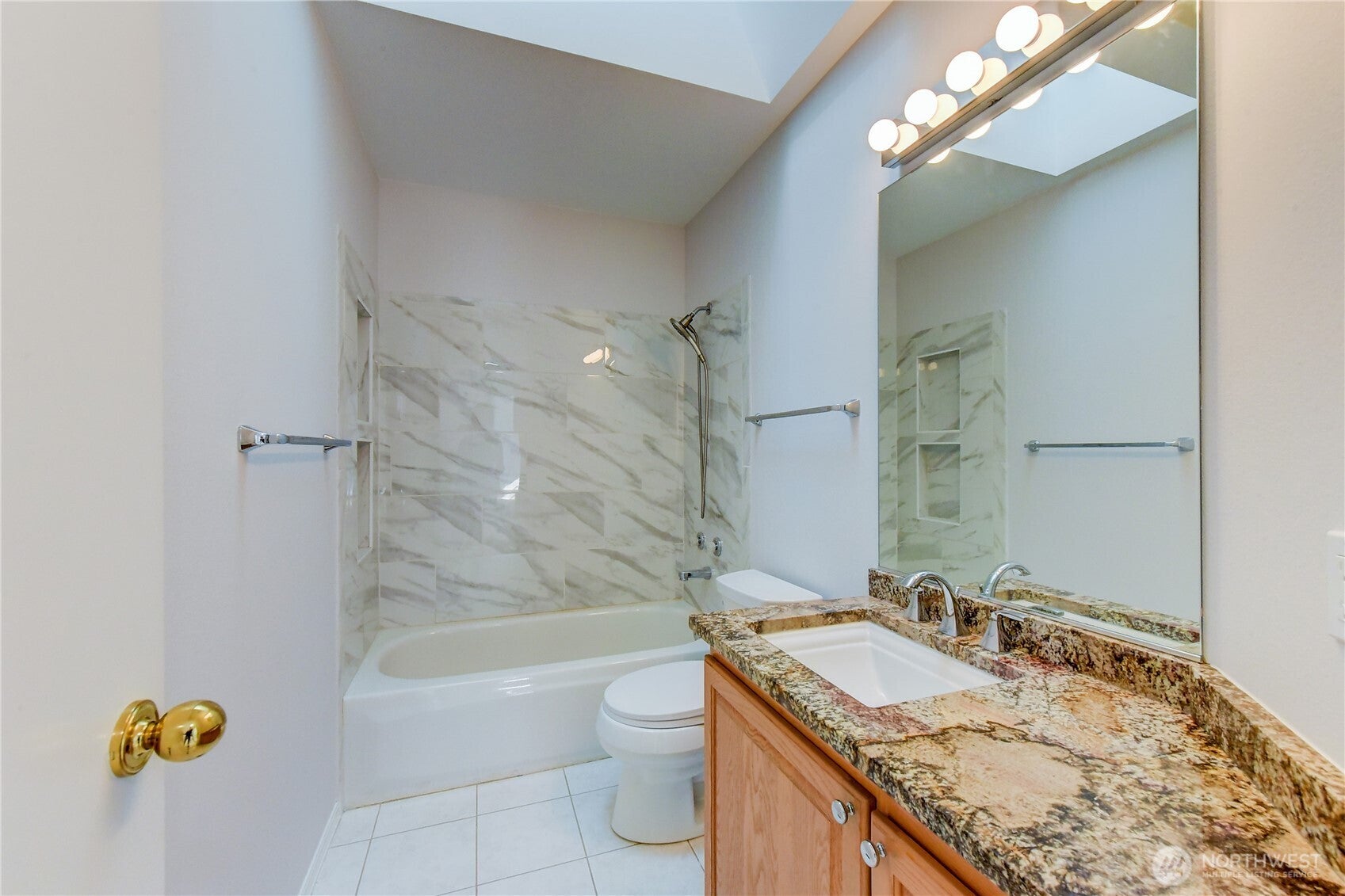 Kenmore, Washington, 98028, United States, 4 Bedrooms Bedrooms, ,3 BathroomsBathrooms,Residential,Pending,1824038