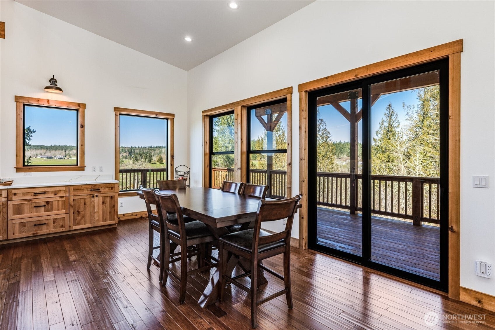 Eatonville, Washington, 98328, United States, 3 Bedrooms Bedrooms, ,3 BathroomsBathrooms,Residential,Active,1798196