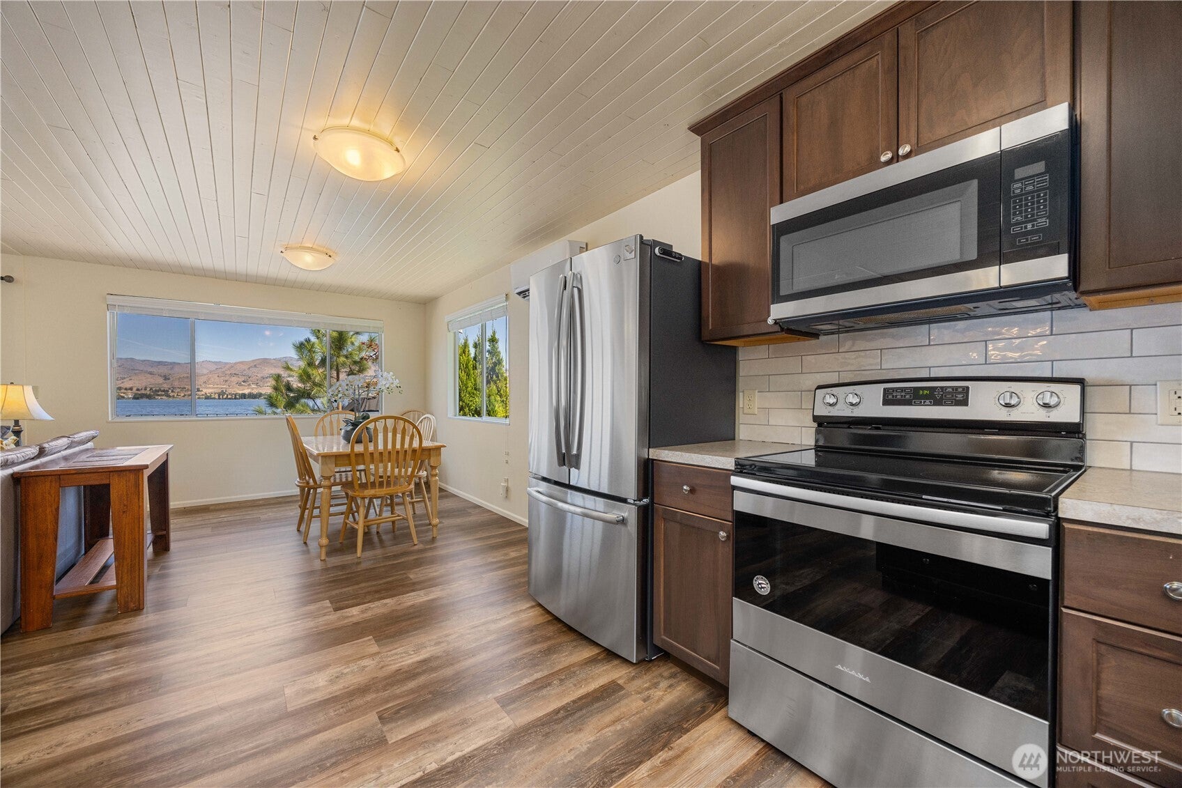 Chelan, Washington, 98816, United States, 2 Bedrooms Bedrooms, ,1 BathroomBathrooms,Residential,Active,1971795