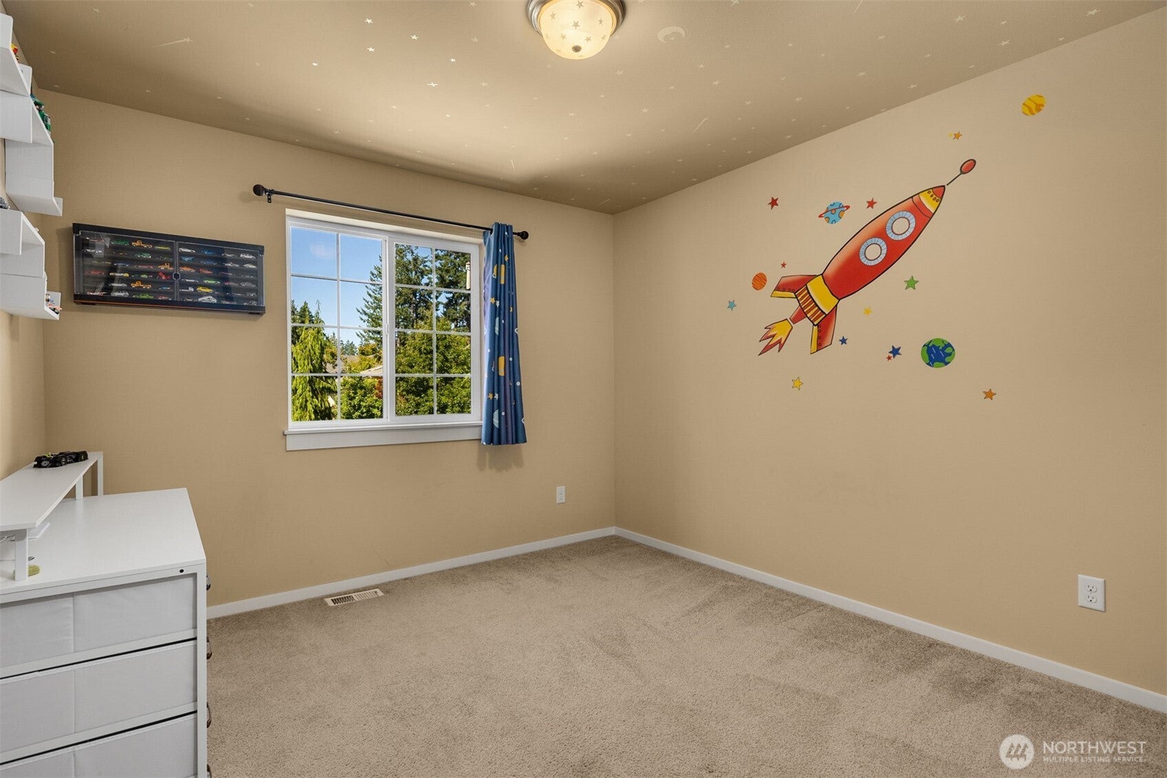 Bothell, Washington, 98021, United States, 4 Bedrooms Bedrooms, ,3 BathroomsBathrooms,Residential,Active,1922335