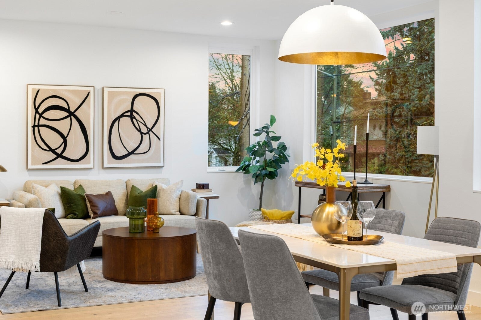 Seattle, Washington, 98122, United States, 4 Bedrooms Bedrooms, ,4 BathroomsBathrooms,Residential,Active,1992279