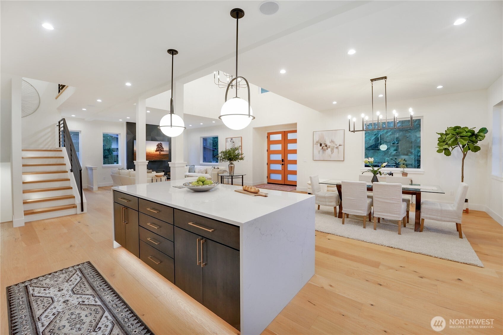 Kirkland, Washington, 98033, United States, 6 Bedrooms Bedrooms, ,7 BathroomsBathrooms,Residential,Active,2015249