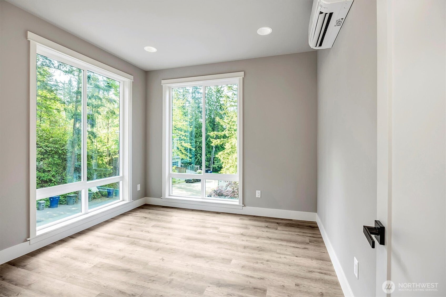 Sammamish, Washington, 98074, United States, 4 Bedrooms Bedrooms, ,4 BathroomsBathrooms,Residential,Active,1886848