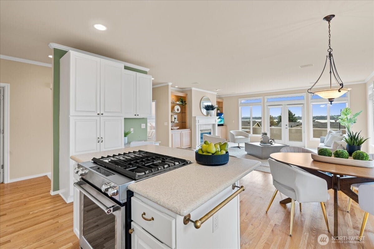 Kirkland, Washington, 98033, United States, 3 Bedrooms Bedrooms, ,2 BathroomsBathrooms,Residential,Active,1968423