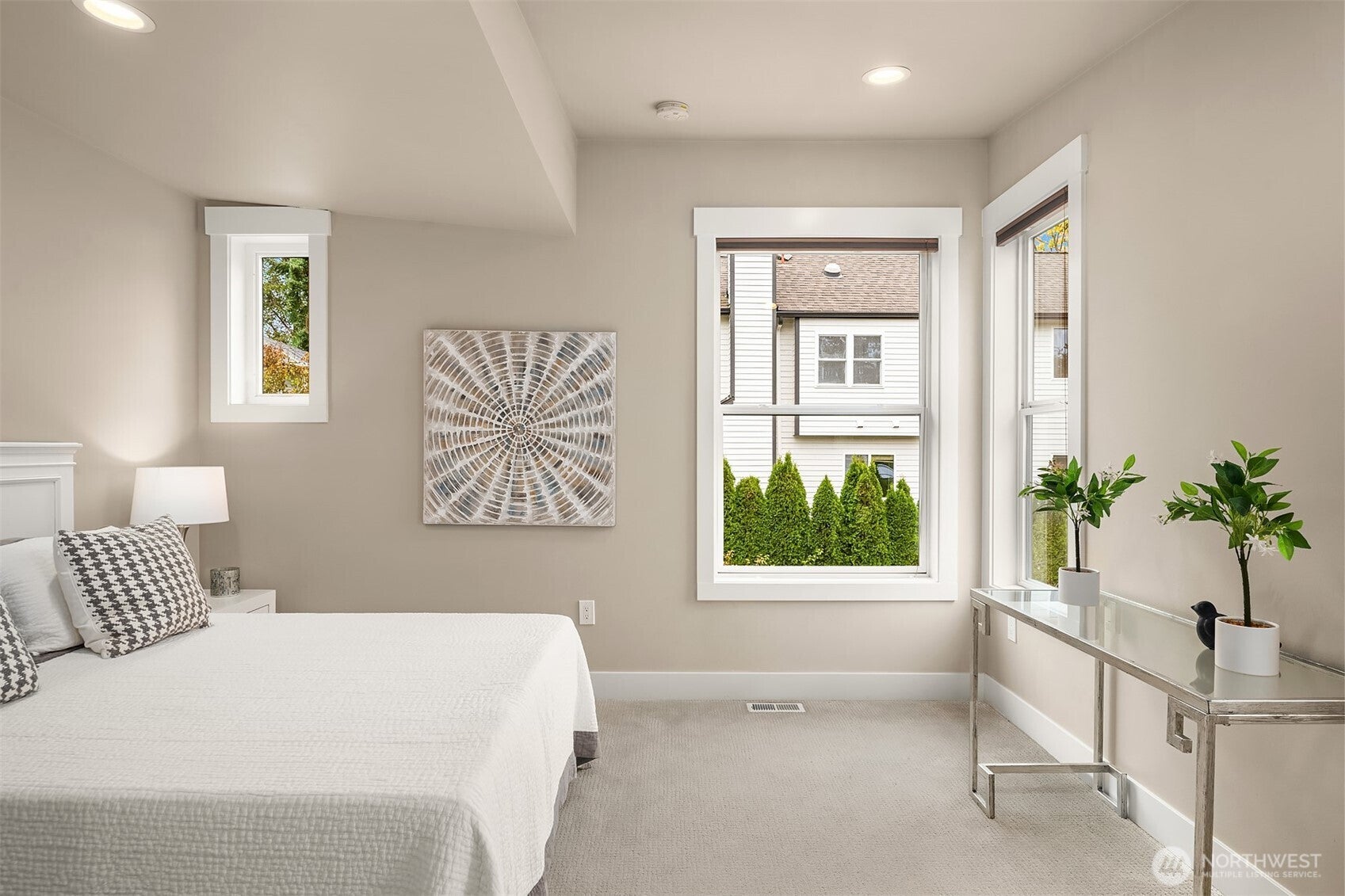 Kirkland, Washington, 98033, United States, 4 Bedrooms Bedrooms, ,5 BathroomsBathrooms,Residential,Active,1973549