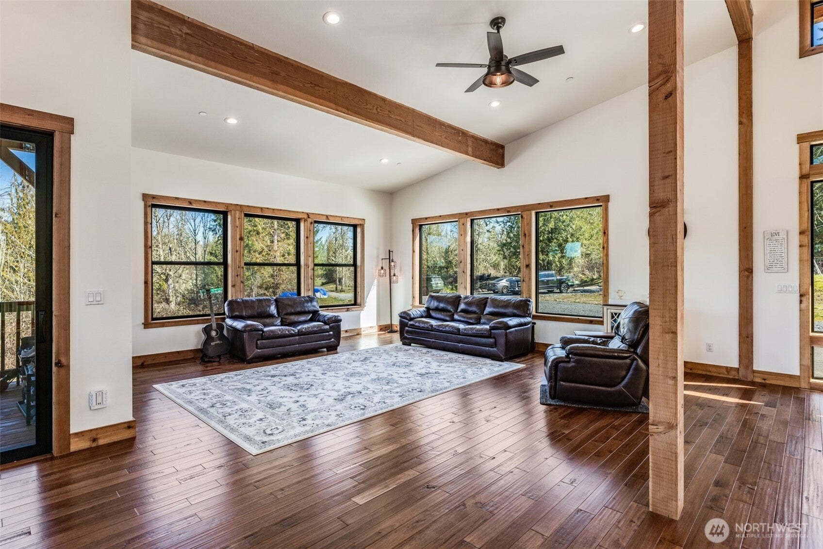Eatonville, Washington, 98328, United States, 3 Bedrooms Bedrooms, ,3 BathroomsBathrooms,Residential,Active,1798196