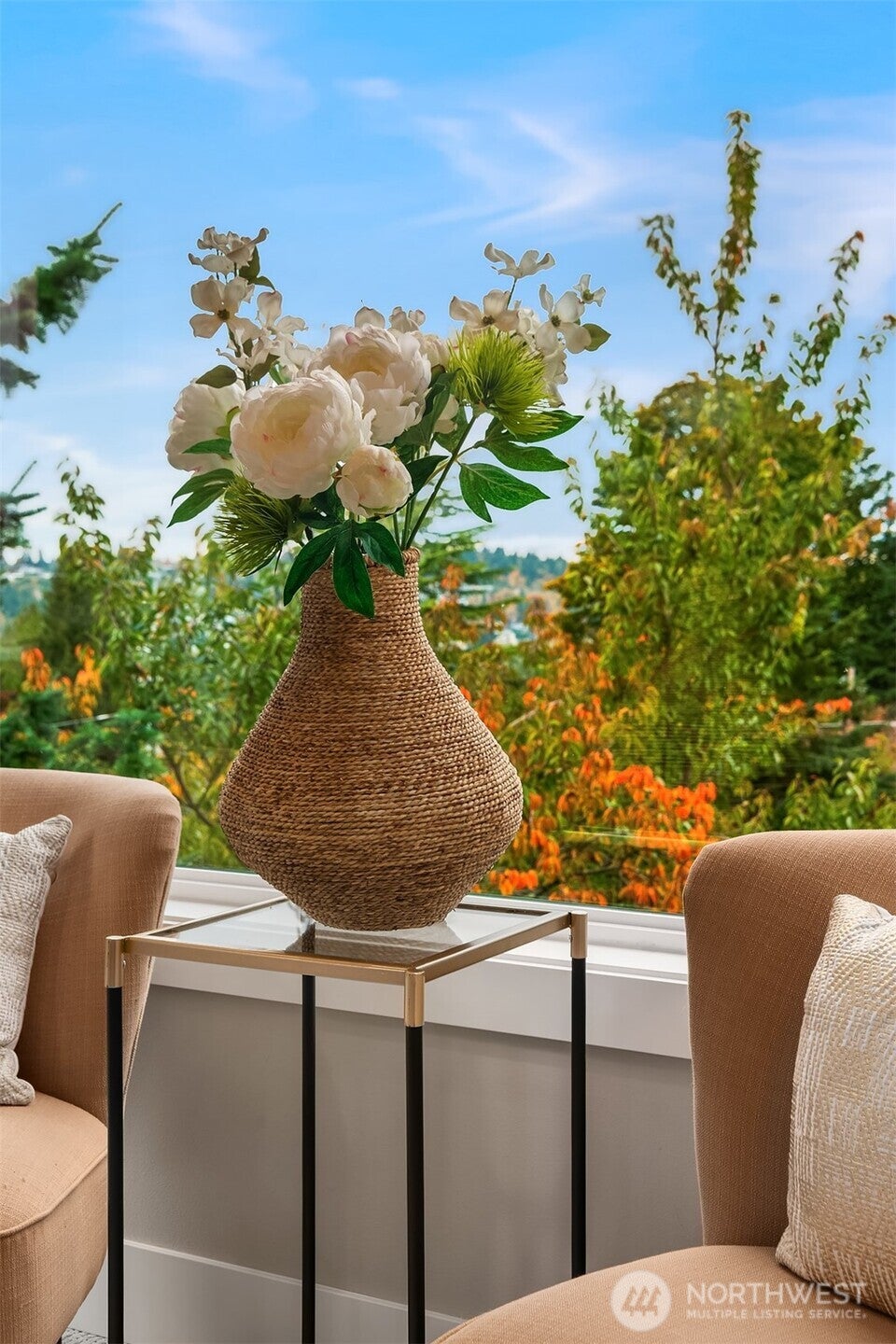 Kirkland, Washington, 98033, United States, 4 Bedrooms Bedrooms, ,5 BathroomsBathrooms,Residential,Active,1973549