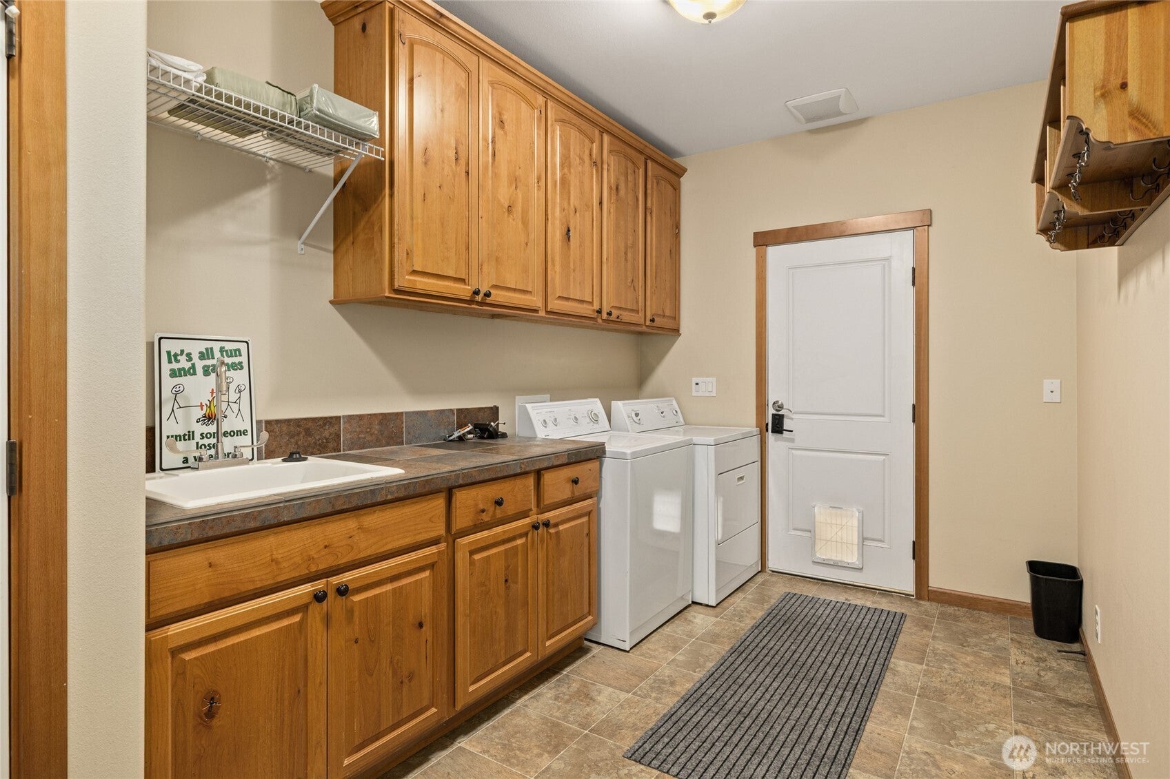 Cle Elum, Washington, 98922, United States, 4 Bedrooms Bedrooms, ,3 BathroomsBathrooms,Residential,Active,1944053