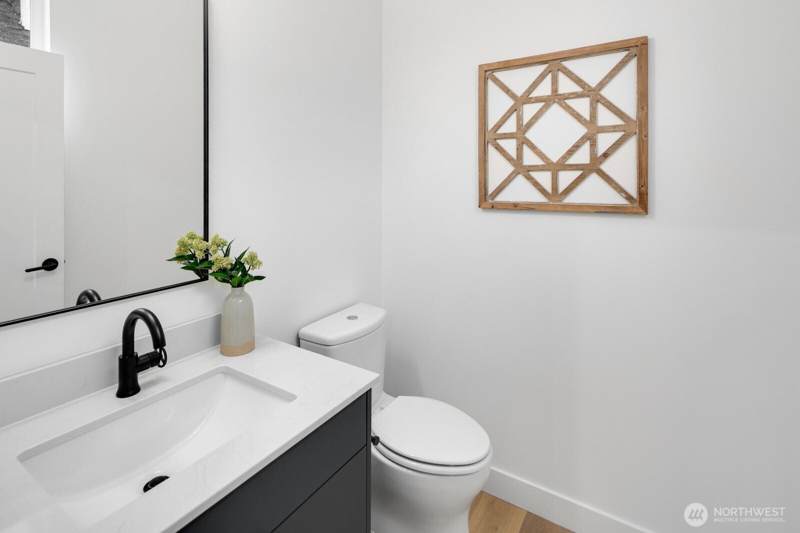 Seattle, Washington, 98122, United States, 4 Bedrooms Bedrooms, ,4 BathroomsBathrooms,Residential,Active,1992279