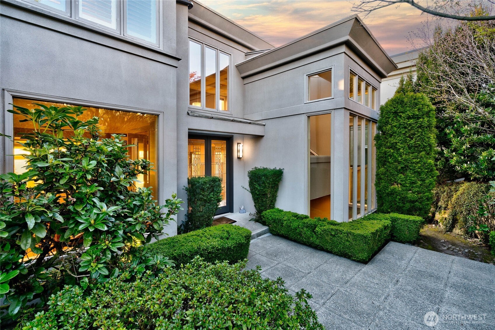 Bellevue, Washington, 98006, United States, 5 Bedrooms Bedrooms, ,6 BathroomsBathrooms,Residential,Active,1871218
