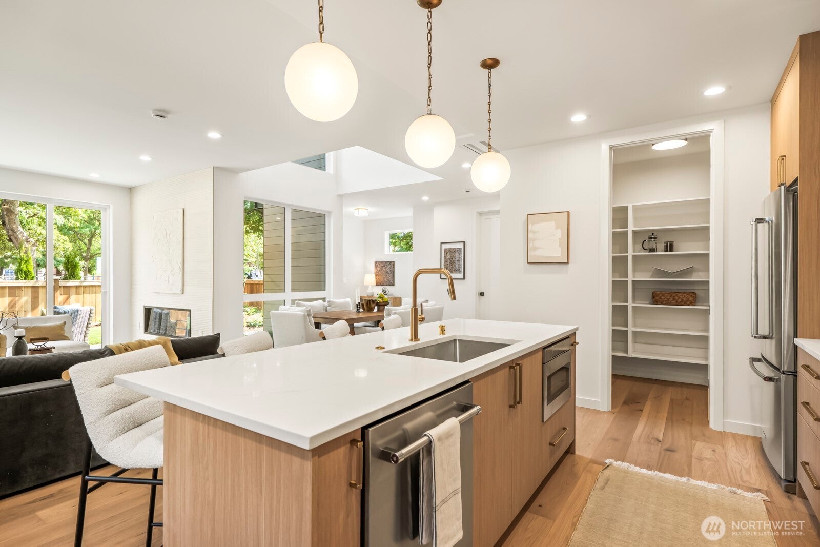 Seattle, Washington, 98116, United States, 4 Bedrooms Bedrooms, ,4 BathroomsBathrooms,Residential,Active,1944091