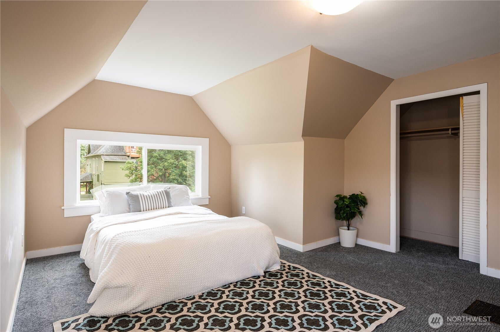 Bellingham, Washington, 98225, United States, 6 Bedrooms Bedrooms, ,3 BathroomsBathrooms,Residential,Active,1945315